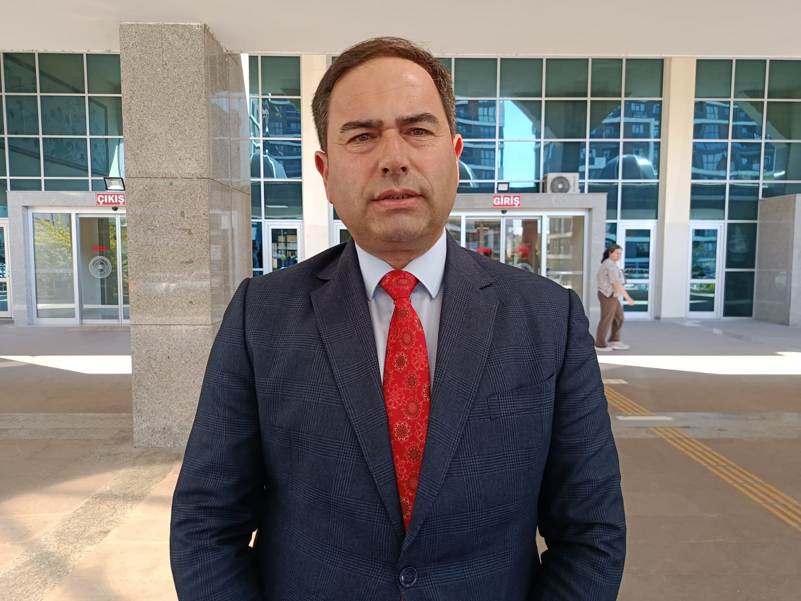 Edirne Esnaf ve Sanatkarlar Odaları Birliği’nde (EDESOB) Harun Özen dönemi resmen başladı. Geçtiğimiz Pazar günü gerçekleştirilen heyecan dolu seçimin ardından, yeni başkan Özen ve yönetim kurulu üyeleri mazbatalarını alarak görevlerine odaklandı.